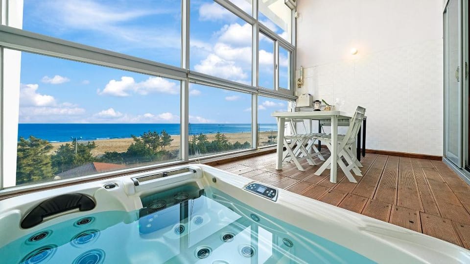 Yangyang Oceanvibe Bed and Breakfast in South Korea