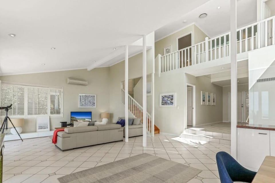 Sweeping Ocean Views over Sunrise Beach Vacation rental in Sunrise Beach
