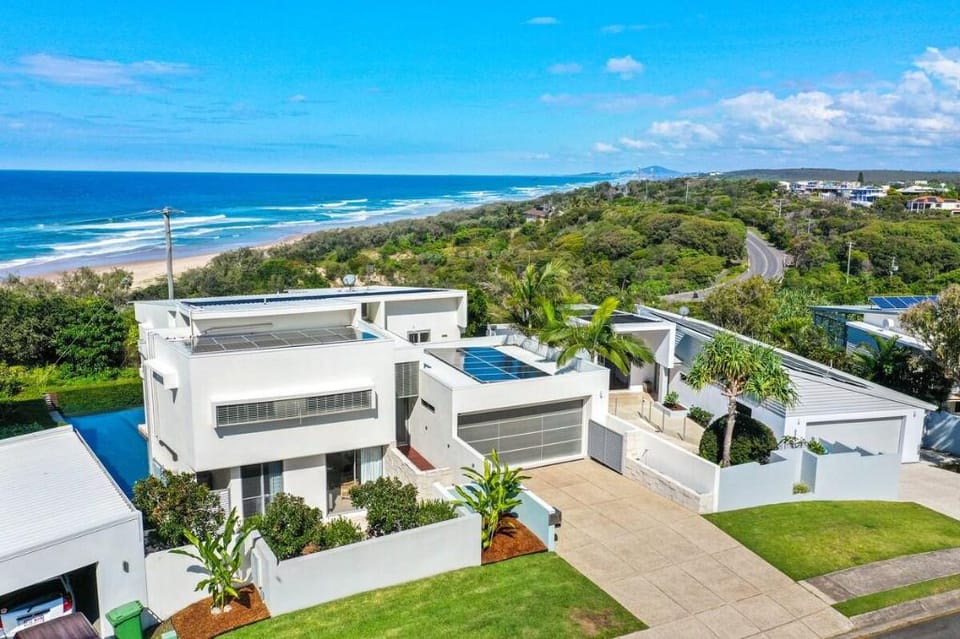Indulgent beachside luxury, Sunrise Beach Vacation rental in Sunrise Beach