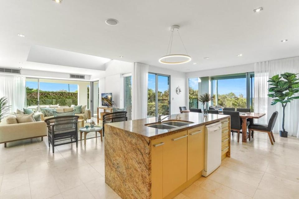 Indulgent beachside luxury, Sunrise Beach Vacation rental in Sunrise Beach