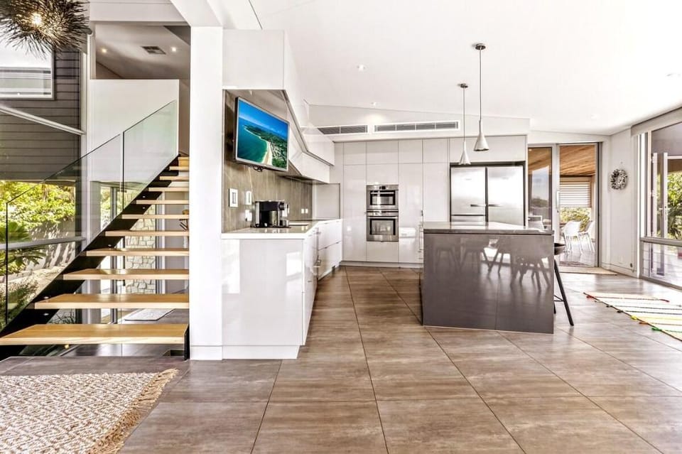 Luxury by the sea, Castaways Beach Vacation rental in Sunshine Coast