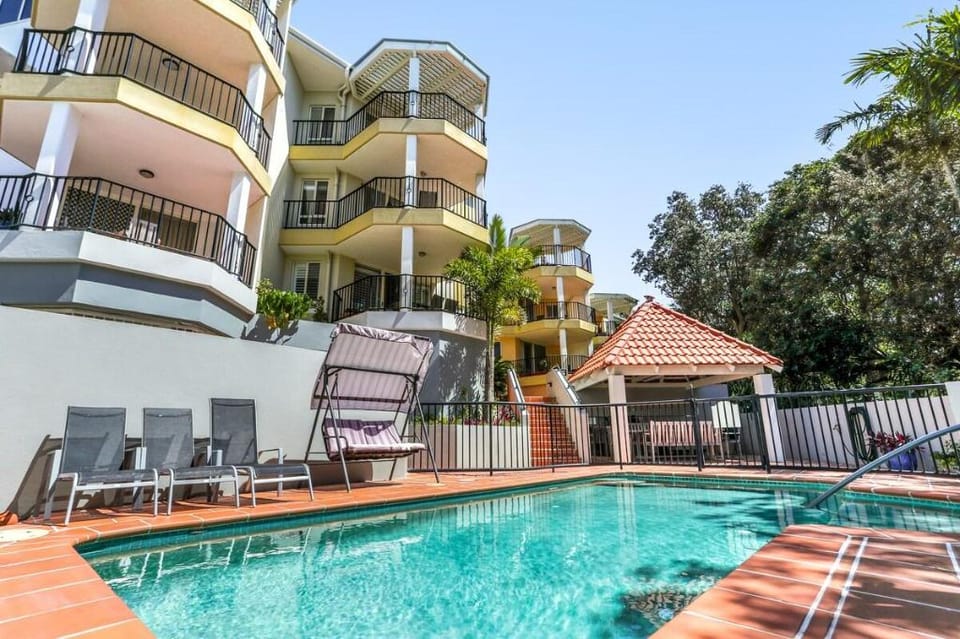 Cosy apartment with ocean views, Sunshine Beach Apartment in Sunrise Beach