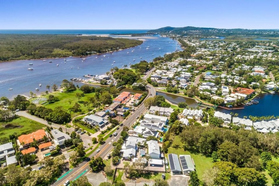 Pet Friendly Oasis By The River, Noosaville Vacation rental in Noosaville