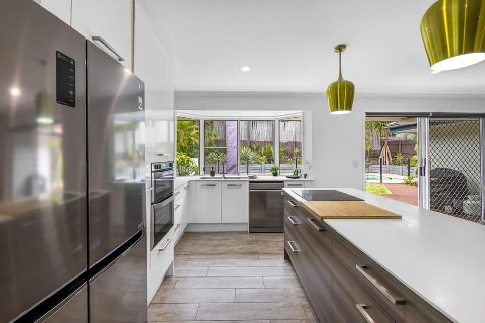 The Seahaven ~ Family Home with Pool, Pet Friendly Vacation rental in Sunshine Coast