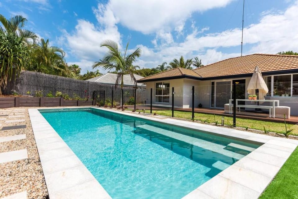 The Seahaven ~ Family Home with Pool, Pet Friendly Vacation rental in Sunshine Coast