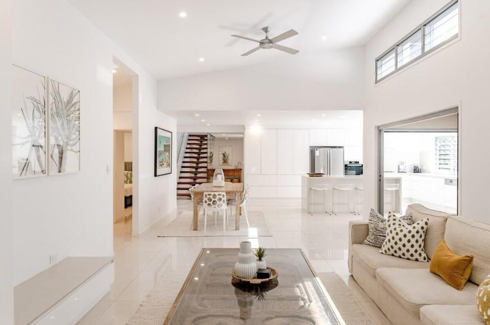 Sleek & Stylish Family Beach House ~ Near Junction Vacation rental in Noosa Heads