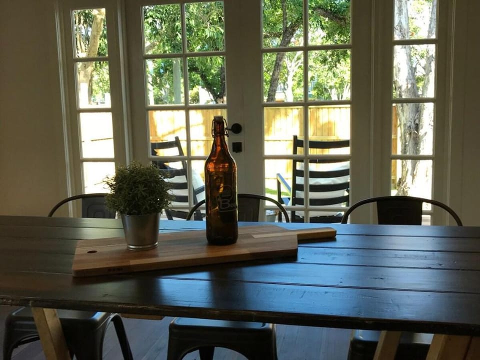 The River Shack, Vintage Luxe, Right Beside River Vacation rental in Noosaville