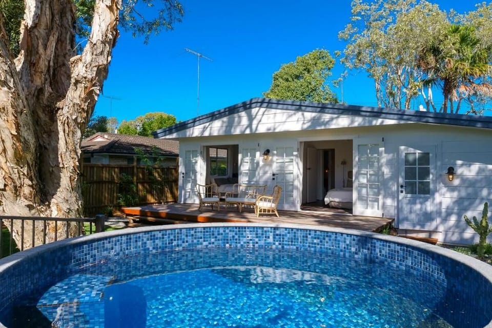 The River Shack, Vintage Luxe, Right Beside River Vacation rental in Noosaville