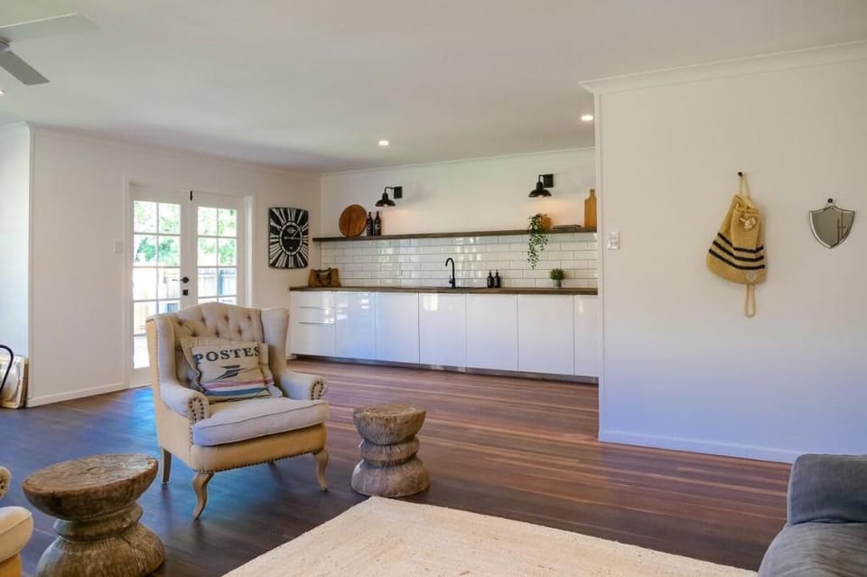 The River Shack, Vintage Luxe, Right Beside River Vacation rental in Noosaville