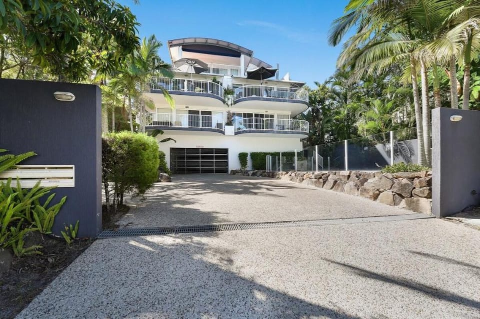 Hampton's Style Beach Retreat in Noosa's Heart Apartment in Noosa Heads