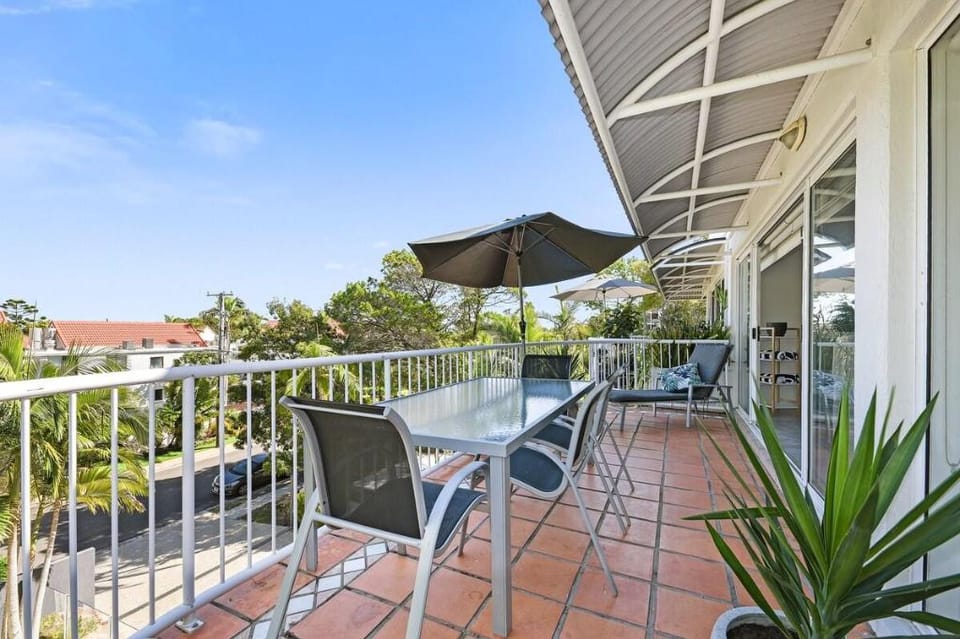 Hampton's Style Beach Retreat in Noosa's Heart Apartment in Noosa Heads