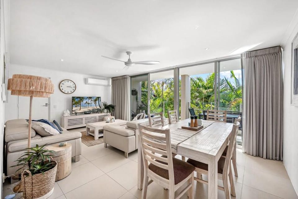 Noosa Dreaming in Luxury Beachside Resort Apartment in Noosa Heads