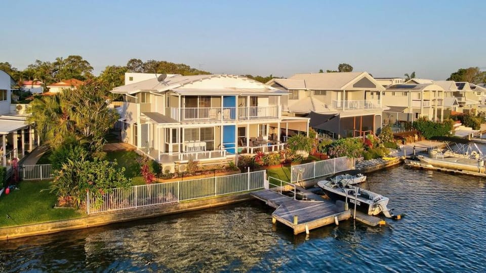 Sunsets at Snowmas, Pooch Friendly & Stunning View Vacation rental in Noosaville