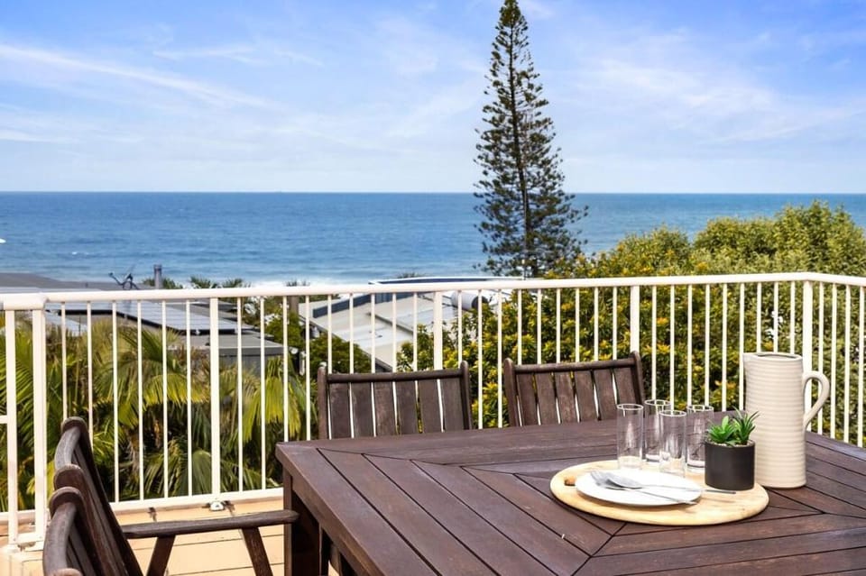Salty Stays on Stevens St ~ Views & Rooftop Deck Vacation rental in Noosa Heads