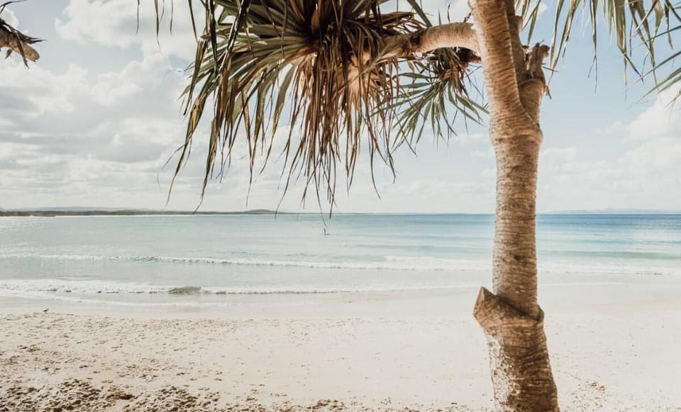 'Sunrise Luxury Beach Retreat' ~ Pooch Friendly Vacation rental in Sunrise Beach