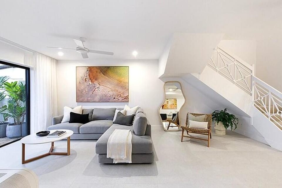 'Sunrise Luxury Beach Retreat' ~ Pooch Friendly Vacation rental in Sunrise Beach