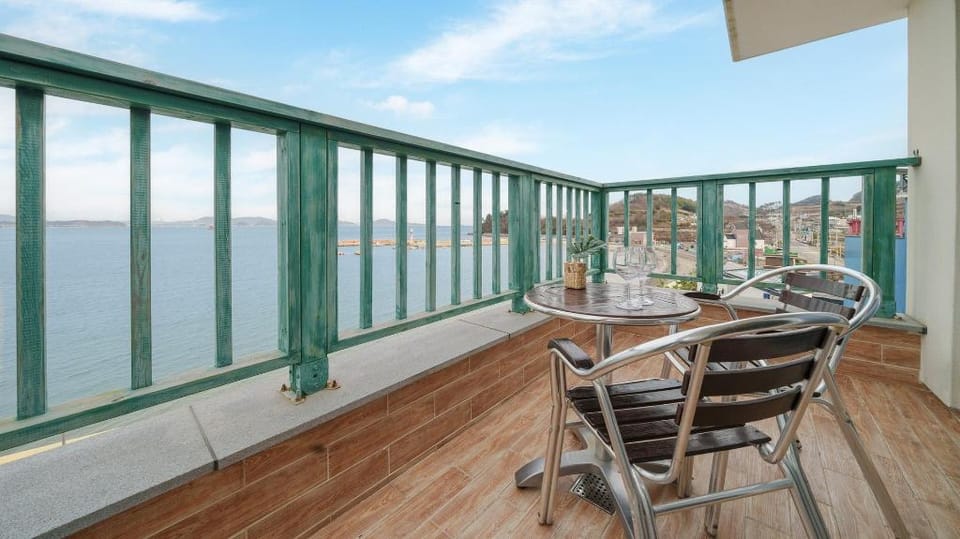 Geoje Beachwhite Pension Bed and Breakfast in South Korea