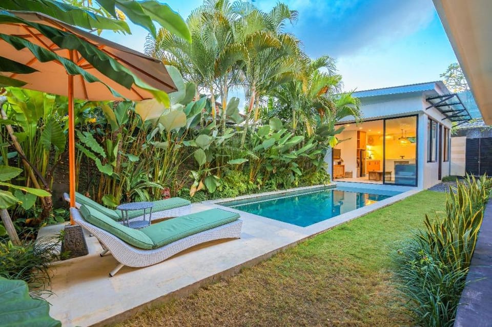 4 Bdr -Villa Donna, Fast Wi-Fi & Private Pool Vacation rental in North Kuta