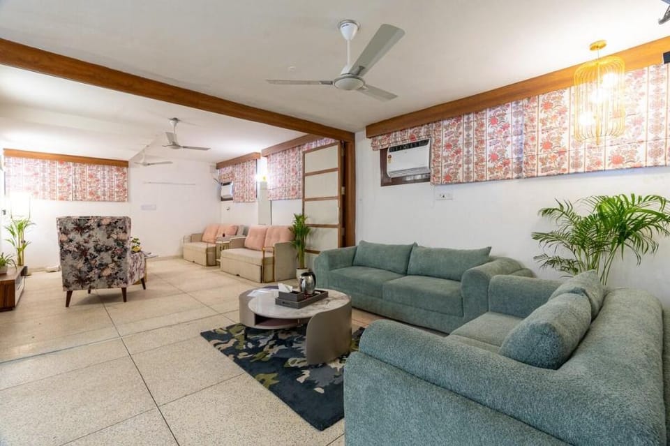 Homlee-Excellency 4BHK Apt in South Delhi Vacation rental in Delhi