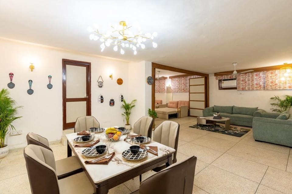 Homlee-Excellency 4BHK Apt in South Delhi Vacation rental in Delhi