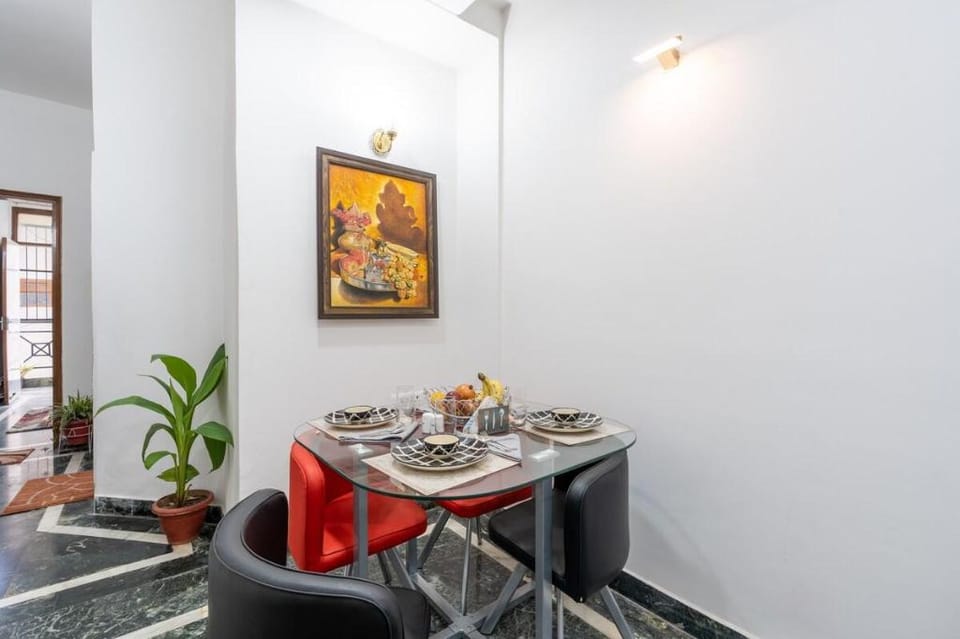 Homlee-3bhk Green Luxury in SDEL Vacation rental in Delhi