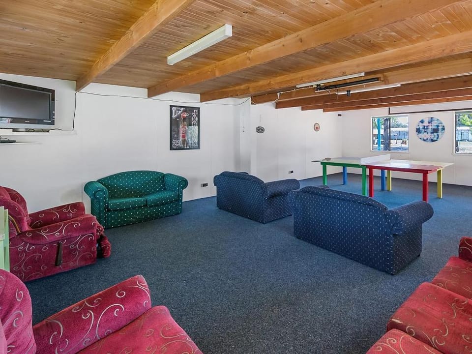 Shepparton Holiday Park Campground/ 
RV Resort in Victoria