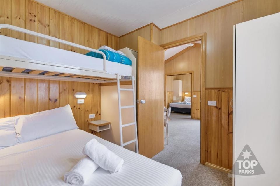 Shepparton Holiday Park Campground/ 
RV Resort in Victoria