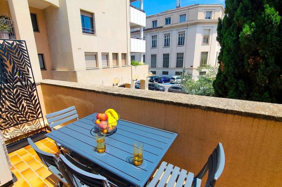 Safe Haven - Terrace & Parking Apartment in Avignon