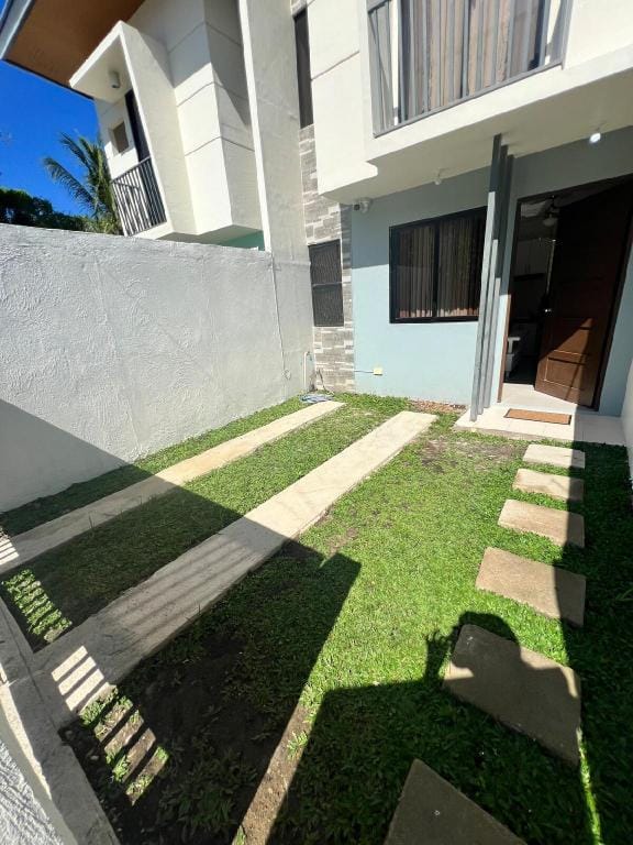 Elle's Place near Dumaguete Airport (Cattleya) Vacation rental in Central Visayas