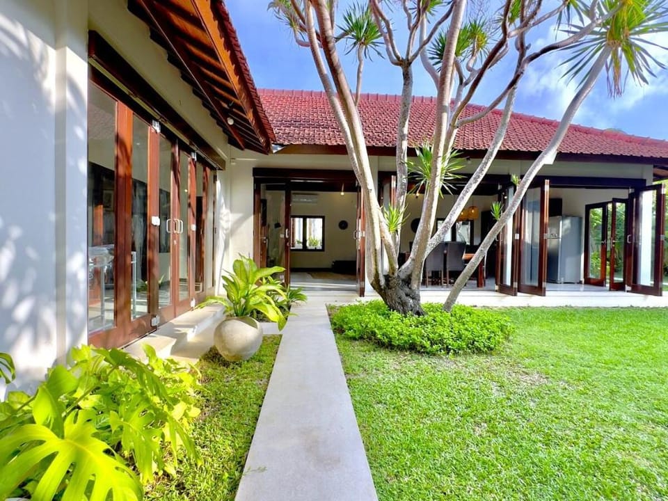 New Cozy 6BD Private Villa with Pool near Seminyak Vacation rental in North Kuta