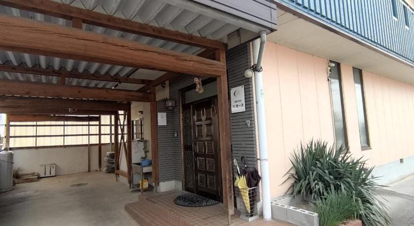 シェアハウスの和室7畳or洋室 24時間スーパー徒歩5分 共同ワークスペース有 Bed and Breakfast in Gifu, Japan