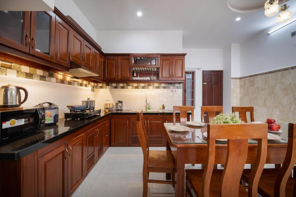Anna House walk to MyKhe Beach Full AirConditioner Villa in Da Nang