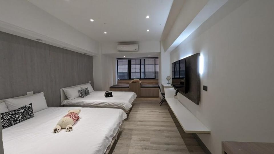 Aurora2 Design Comfort for 2-4 People + Washing Machine + Taipei Main Station & MRT Apartment in Taipei City