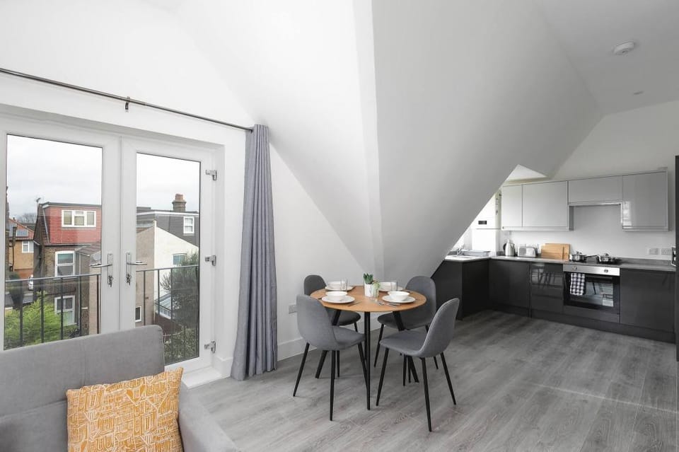 Skyvillion -vineyard Court- Enfield 1bed Wbalcony Apartment in Enfield