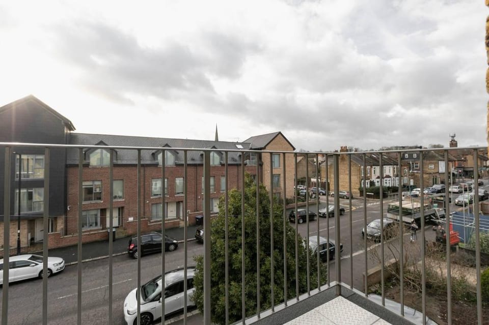 Skyvillion -vineyard Court- Enfield 1bed Wbalcony Apartment in Enfield