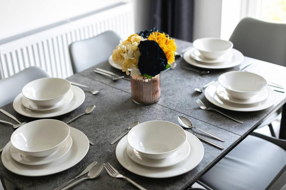 Skyvillion -vineyard Court- Enfield 2-bed Wgarden Apartment in Enfield