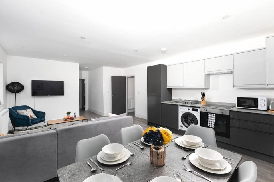 Skyvillion -vineyard Court- Enfield 2-bed Wgarden Apartment in Enfield