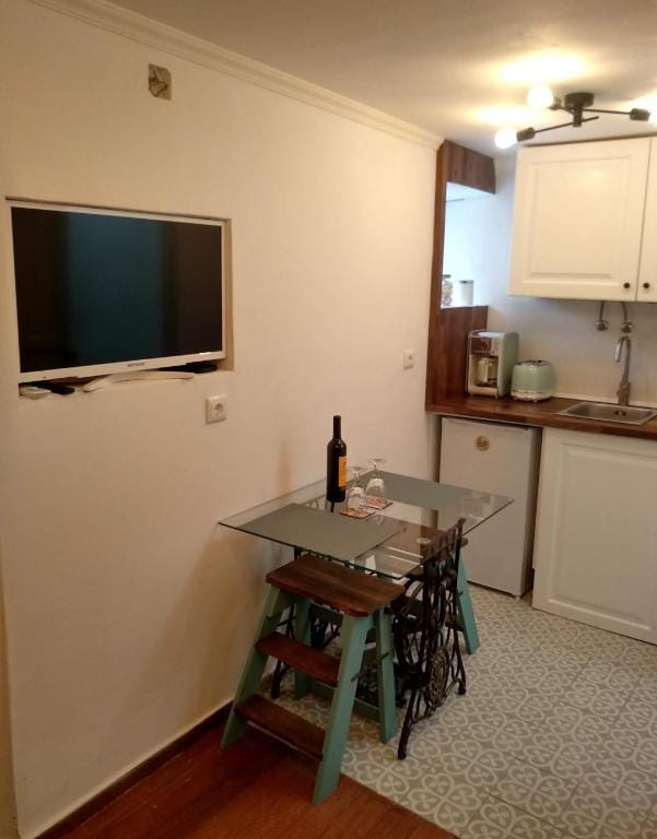 City Center Charm Apartment - Castle Hill - Metro Apartment in Lisbon