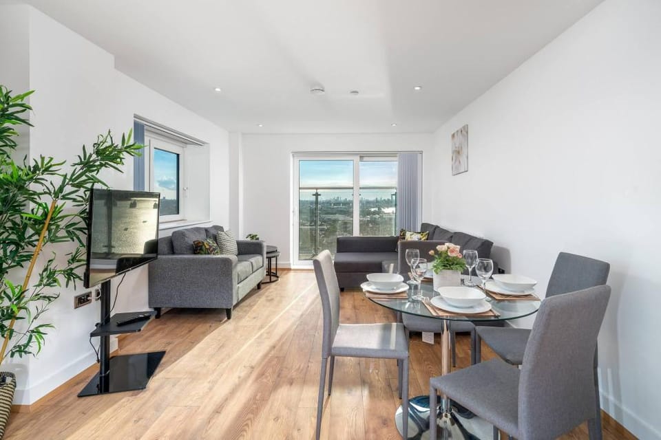 Skyvillion - River View Mins To O2  London Excel Apartment in London