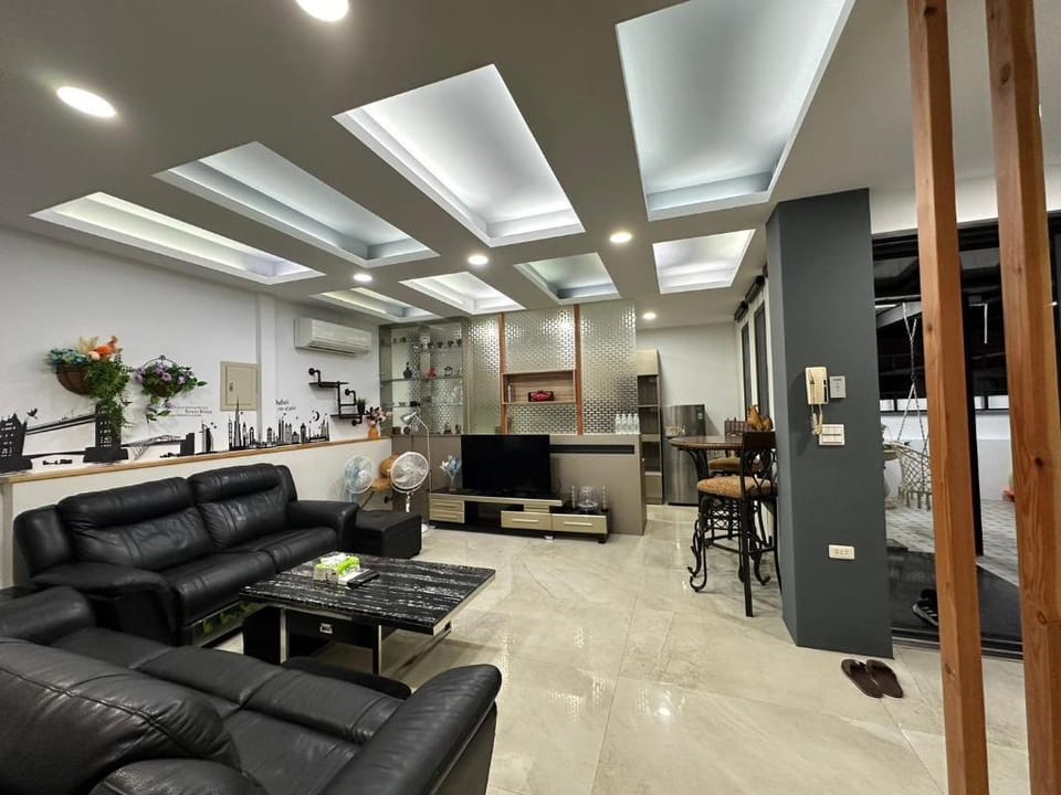 D老闆超好講話  四房包棟 平日8人只要6000 (LINE詢問不用錢 ID: @d_boss) Vacation rental in Taiwan, Province of China