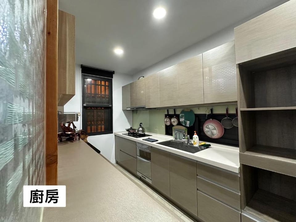 D老闆超好講話  四房包棟 平日8人只要6000 (LINE詢問不用錢 ID: @d_boss) Vacation rental in Taiwan, Province of China
