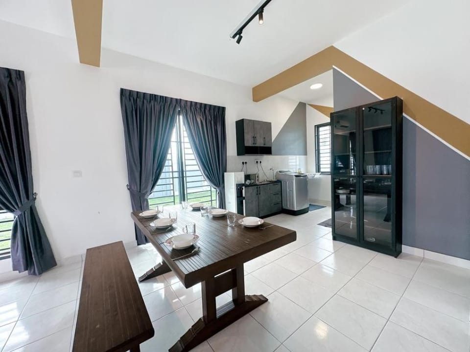 A13 FamilyStay Nasa City Dato Onn CIQ Kempas 15Pax Vacation rental in Johor Bahru