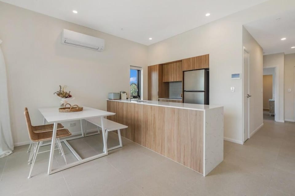 Amazing 2 Bedroom Apartment - Beach 250m Apartment in Gold Coast