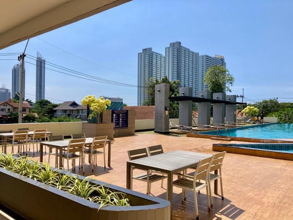 La Santir 1-Bedroom Condo by PSR Apartment in Pattaya City