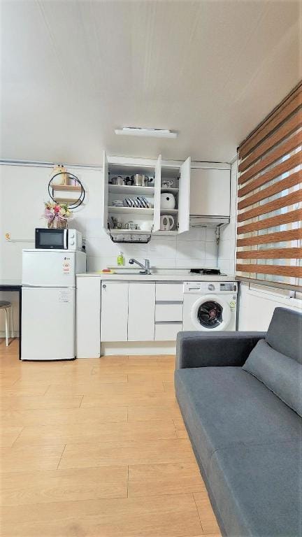 Hongdae 야피하우스/#2넓은공간 1 Room. 홍대입구역 (Exit 6). 파티가능 Villa in Seoul