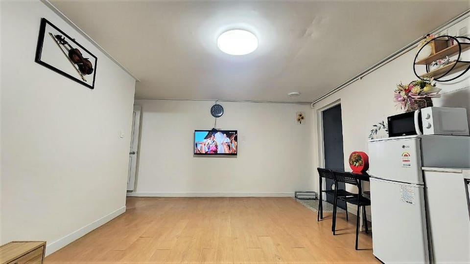 Hongdae  야피하우스 /#2넓은공간 1Room. 홍대입구역 (Exit6). 파티가능 Villa in Seoul