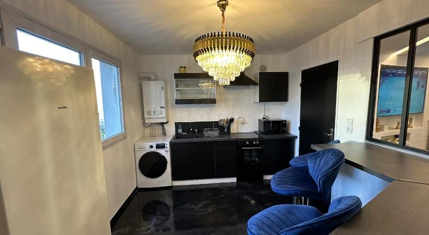 AMMG Tour Plage – Appartement Prestige | Jacuzzi & Balcon Apartment in Calais
