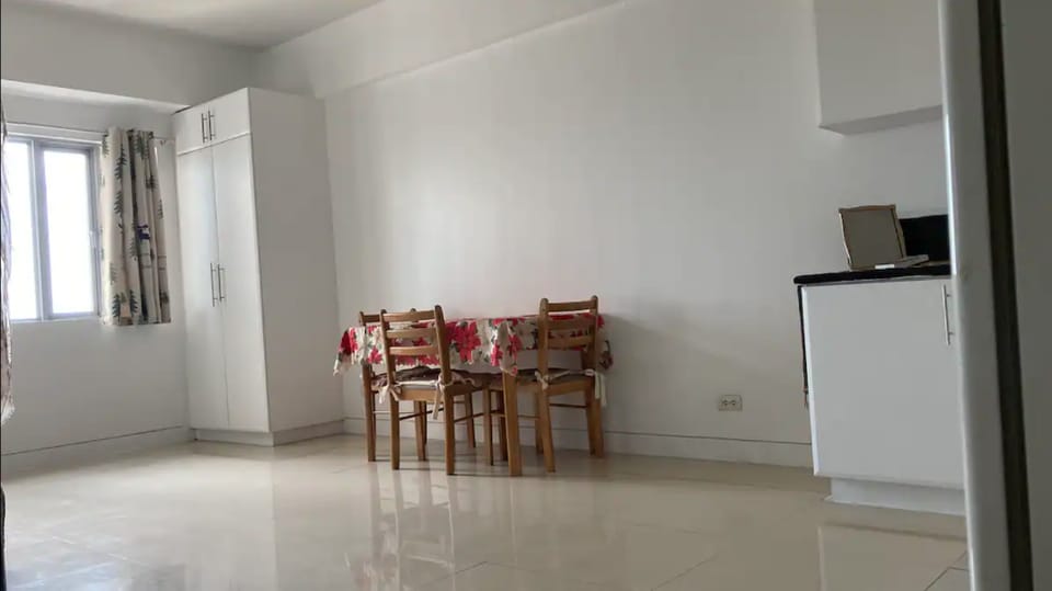 Mckinley Hill condo near Venice Grand Canal Piazza Apartment in Makati