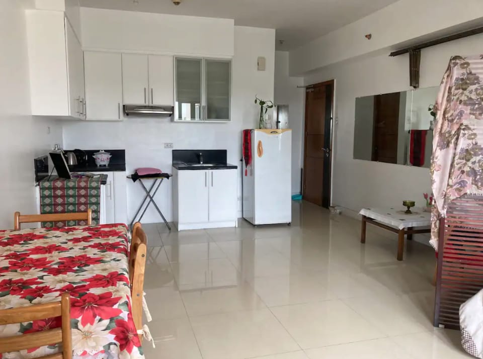 Mckinley Hill condo near Venice Grand Canal Piazza Apartment in Makati