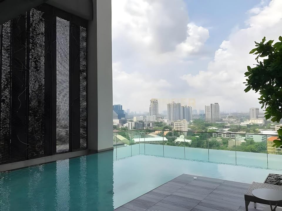 Upscale loft 3 mins to BTS Thonglo Apartment in Bangkok
